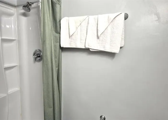 Elite & Chicago Motel
