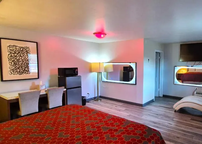 Elite & Chicago Motel